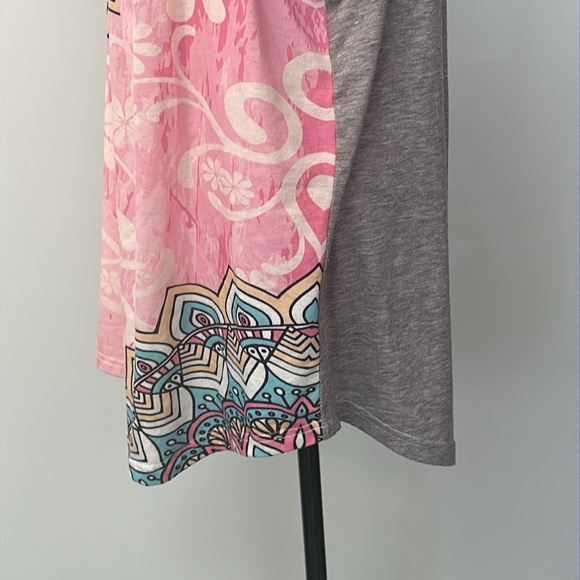 LOVEU. Dear ladies floral blouse size 1X tank round bottom pleat front - Picture 4 of 7